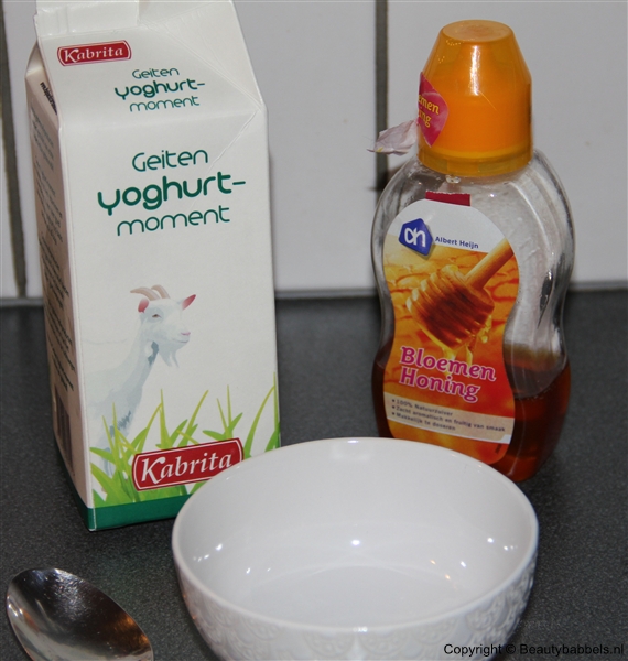 Snel applaus Mineraalwater DIY: Honing/Yoghurt Masker 
